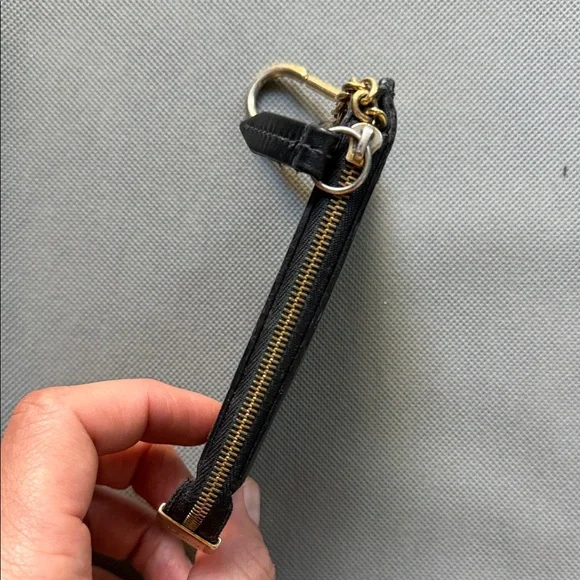 Gucci Black GG Embossed Leather Key & Card Holder with Gold Clip - Picture 3 of 7